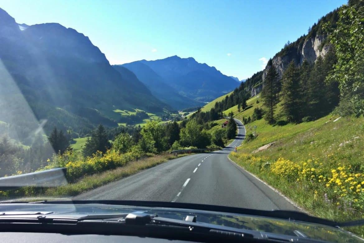 Laissez tomber la Route des Grandes Alpes : ces itinéraires français sont tout aussi spectaculaires