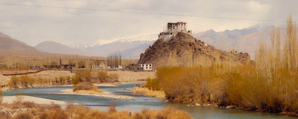 
                Des rives de l'Indus à la vallée de la Nubra
                Glamping chic au Ladakh
            
