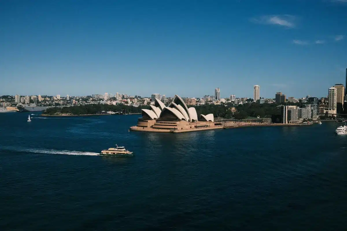 Vue sur le quartier de Circular Quay avec l'Opéra et le Harbour Bridge en arrière-plan