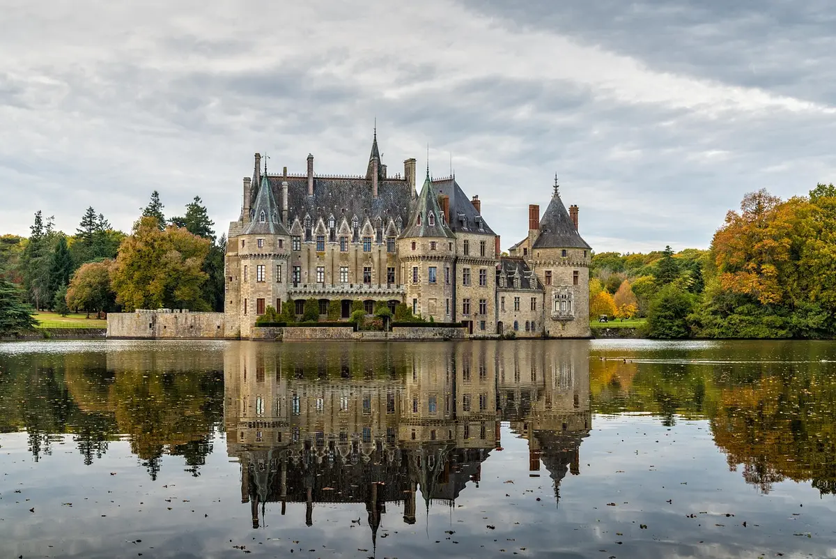 Château de la Renaissance et jardins à la française à Lourmarin